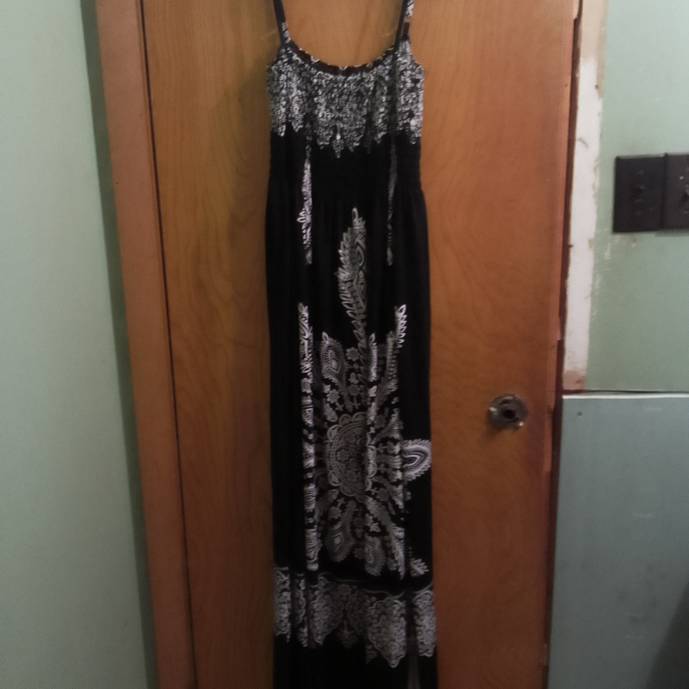 Black and White Printed Maxi Dress - Women - Picture 8 of 13